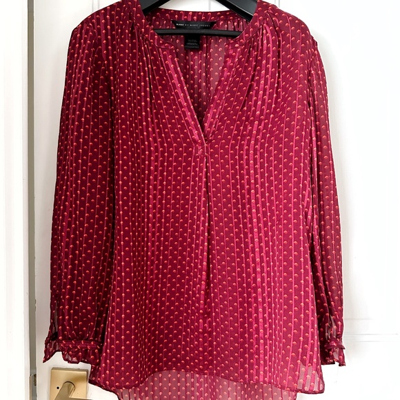 Marc by Marc Jacobs 100% Silk Sheer Flowy Deep Red Printed Popover Top Sz 0 - Picture 1 of 4